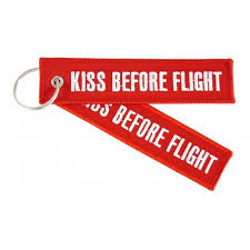 Porta-chaves “Kiss Before Flight`