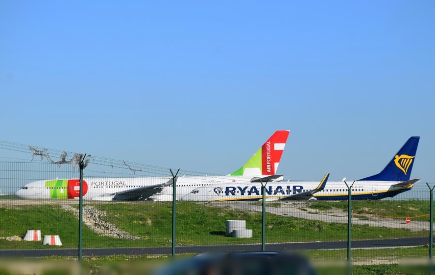 Ryanair diz que é a única companhia em condições de ficar com os 18 slots da TAP