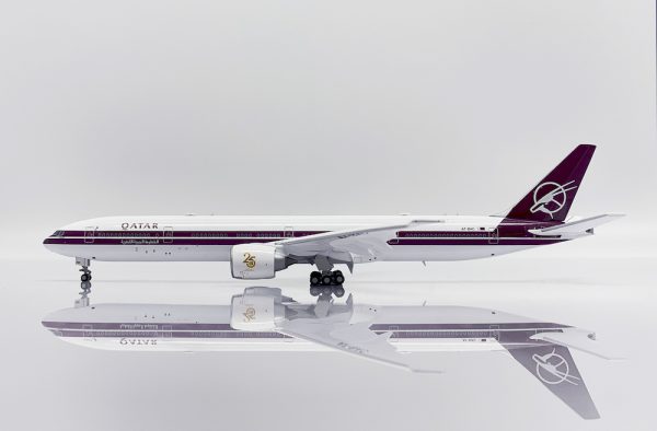 jc-wings-xx40068a-boeing-777-300er-qatar-airways-retro-livery-a7-bac-flap-down-x0c-186007_1