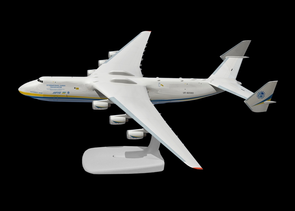 Snap-fit Antonov An-225 Mriya Aircraft Model – Escala 1:200
