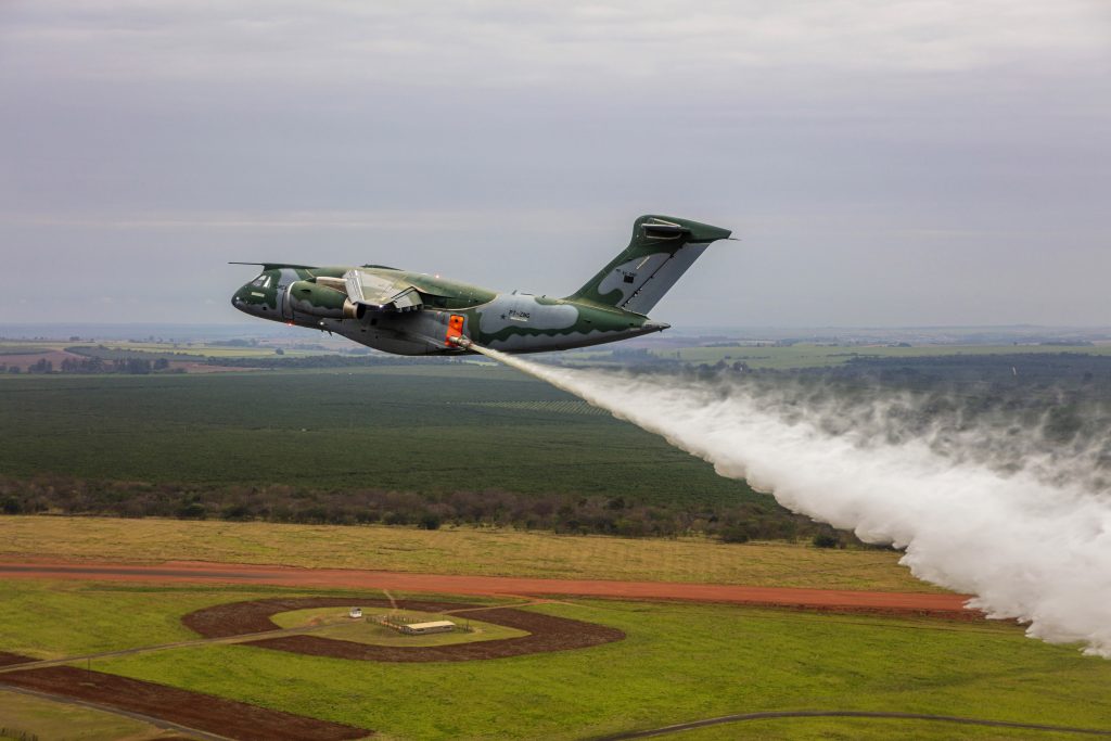 Embraer anuncia conclusão dos testes em voo da capacidade de combate a incêndios do Embraer C-390 (com vídeo)