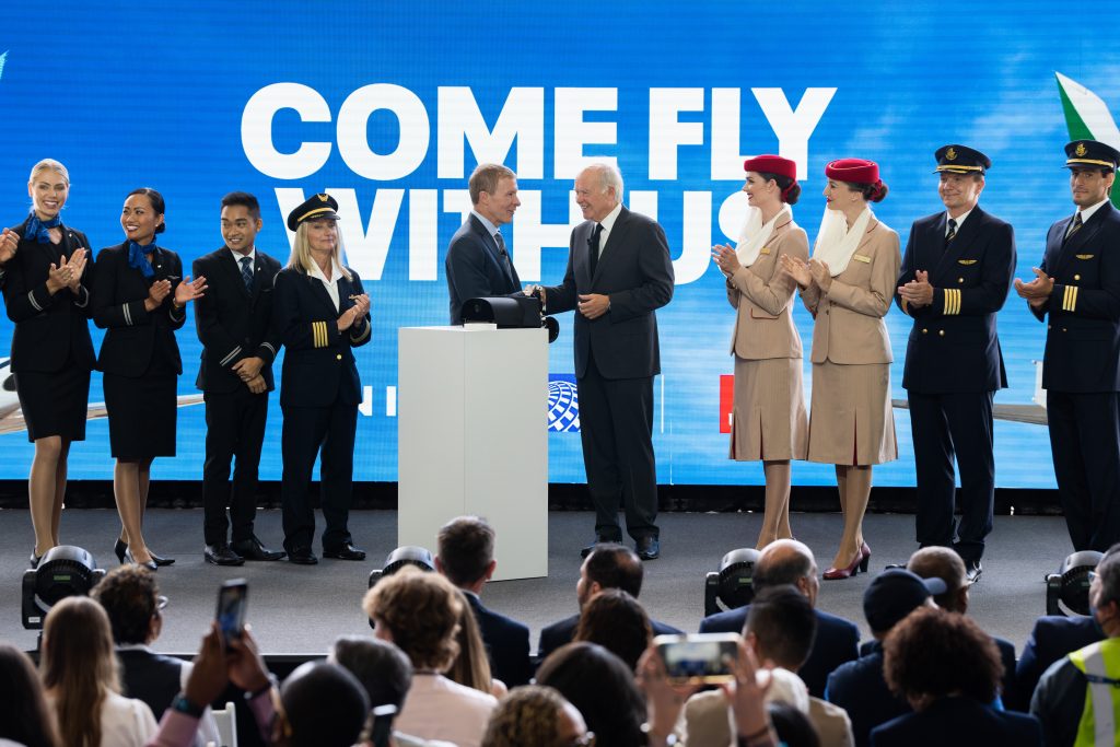 UAL and Emirates announcement at Dulles International Airport Kiosque