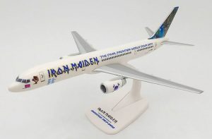 herpa-wings-613262-boeing-757-200-iron-maiden-astraeus-ed-force-one-the-final-frontier-world-tour-2011-g-strx-x2c-175822_0