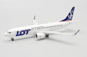 jc-wings-lh4201-boeing-737-max-8-lot-polish-airlines-sp-lvb-xe2-198422_0