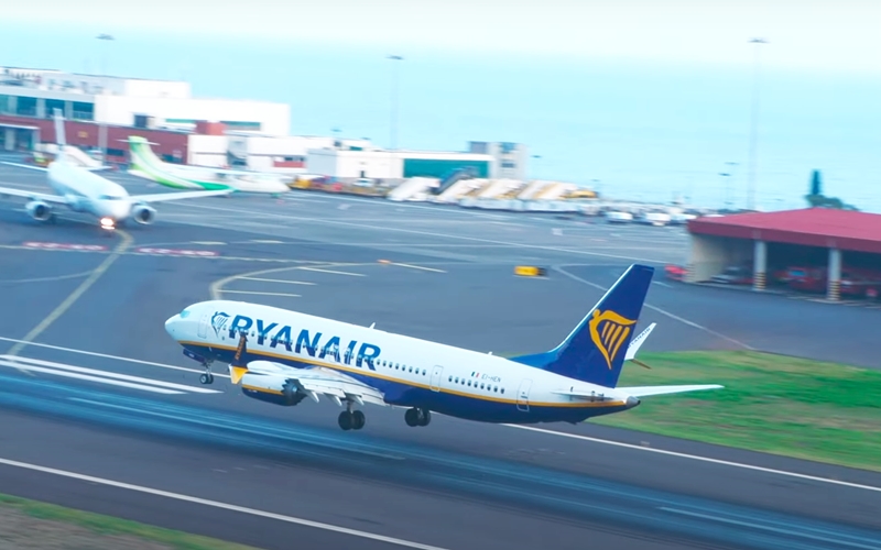 Ryanair reduz um avião na Madeira e diminui tráfego no Porto e em Faro em 2024 acusando a ANA