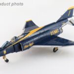 hobbymaster-ha19059-mcdonnell-douglas-f4j-phantom-ii-us-navy-blue-angels-cdr-harley-hall-153812-cdr-harley-hall–amhi-guy-giuffrai-us-navy–1970-to-1971-x13-199652_0
