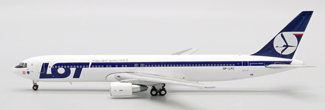 jc-wings-xx40056-boeing-767-300er-lot-polish-airlines-belly-landing-sp-lpc-x49-200085_0