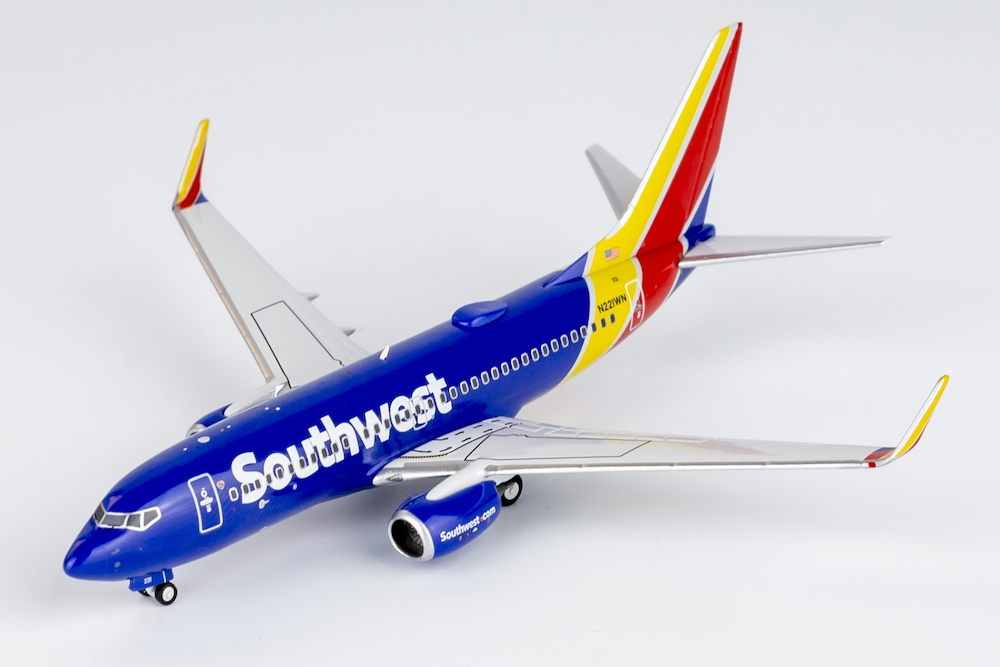 ng-models-77042-boeing-737-700-southwest-airlines-n221wn-xed-199471_0