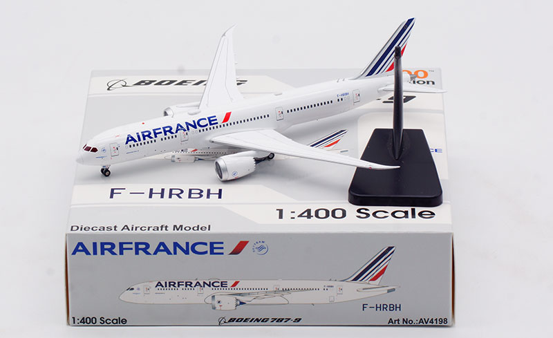 Boeing 787-9 Dreamliner Air France F-HRBH detachable gear – AV4198