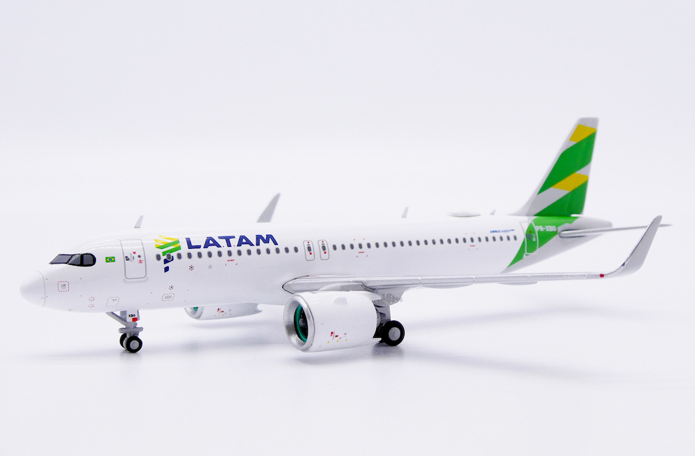 jc-wings-xx40210-airbus-a320neo-latam-brazil-flag-pr-xbg-x2b-205711_0