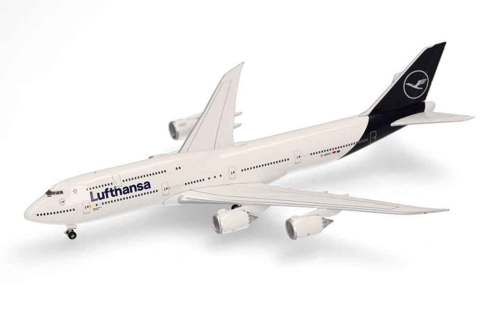 herpa-wings-531283-001-boeing-747-8i-lufthansa-d-abyc-x74-195064_0