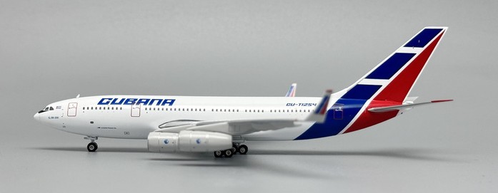 phoenix-models-12019-ilyushin-il96-300-cubana-cu-t1254-x5f-212637_0