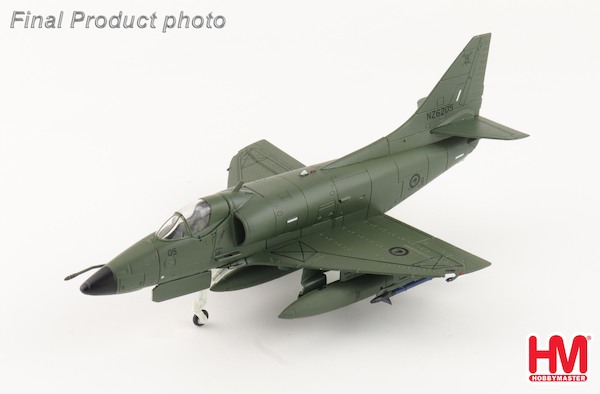 hobbymaster-ha1443-a4k-skyhawk-nz6205-rnzaf-1970s-f32-212986_0