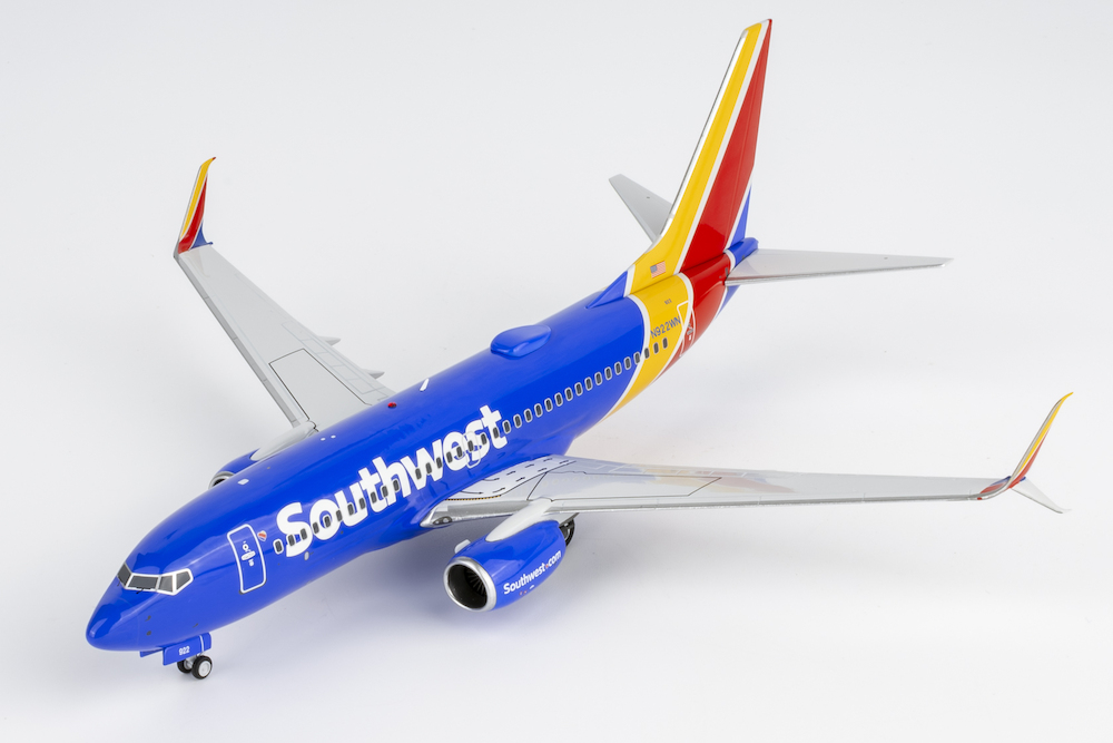 ng-models-05022-boeing-737-700-southwest-airlines-n922wn-x30-213620_0