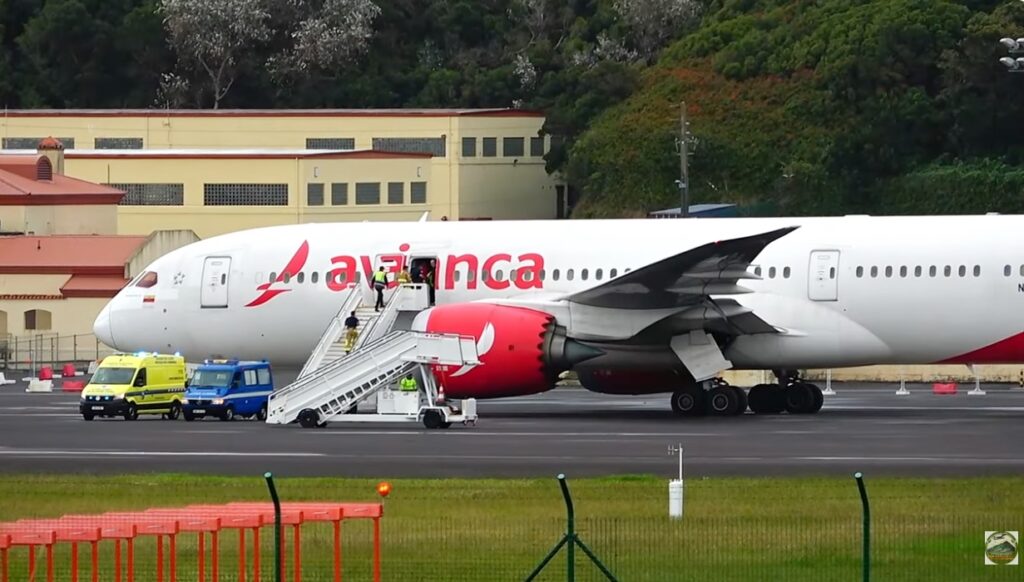 Aterragem de emergência médica de B787-8 da Avianca nas Lajes