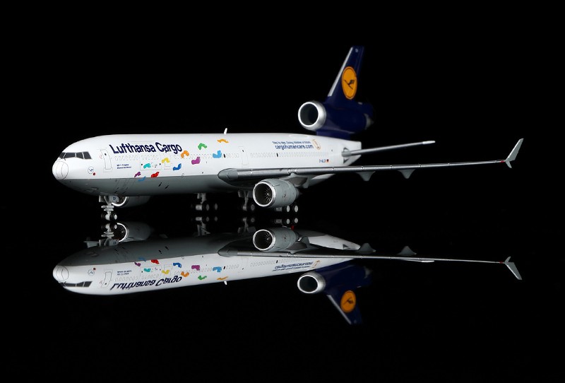 yy-wings-yy1102-mcdonnell-douglas-md11f-lufthansa-cargo-d-alcd-interactive-xd6-217111_0