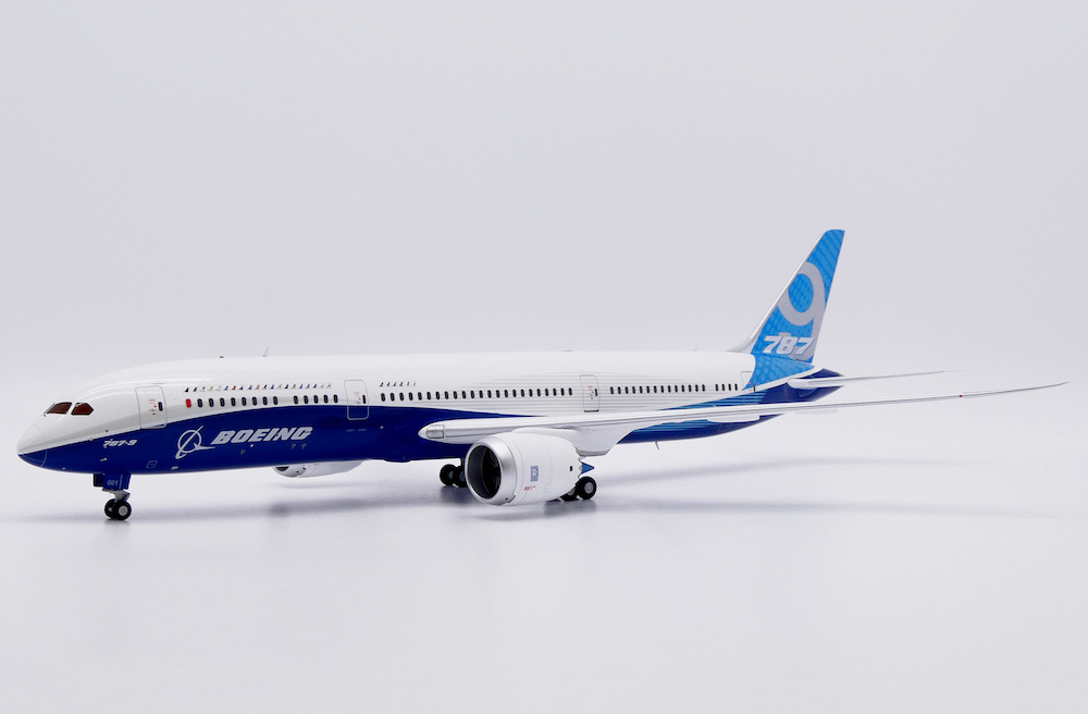 jc-wings-lh2473-boeing-787-9-dreamliner-house-color-n789ex-x1c-218551_0