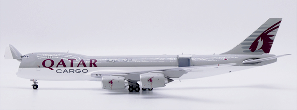jc-wings-xx40161c-boeing-747-8f-qatar-airways-cargo-a7-bgb-interactive-series-x40-218881_0