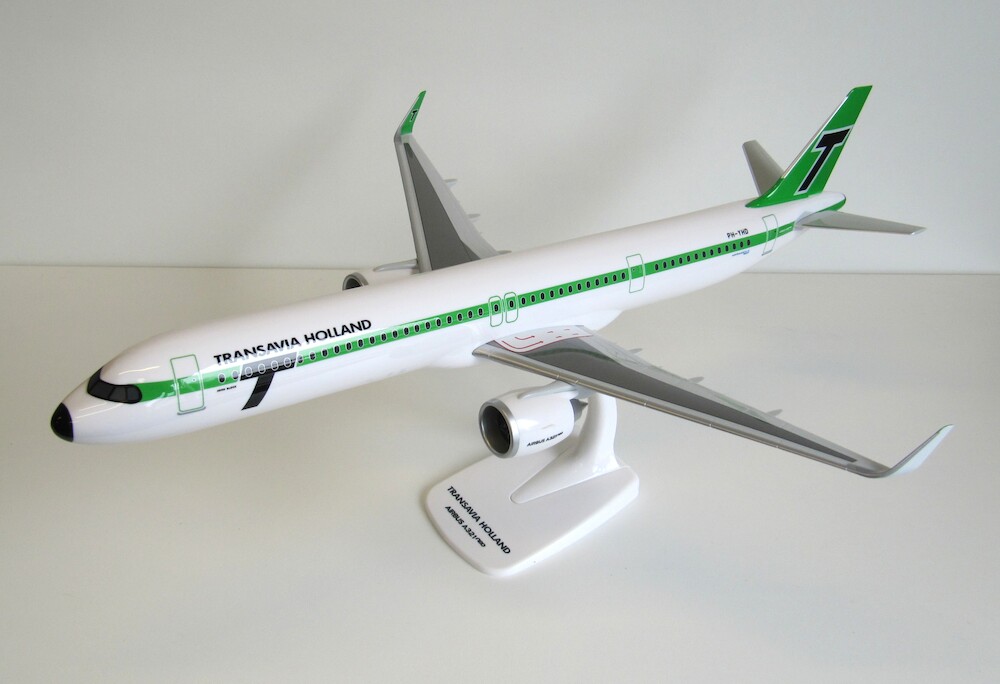 ppc-230065-airbus-a321neo-transavia-retro-ph-yhd-xdb-218858_0