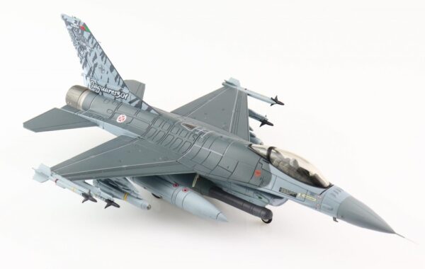hobbymaster-ha3889-f16am-fighting-falcon-301-sq-jaguares-portuguese-air-force-nato-tiger-meet-2011-x15-179499_1