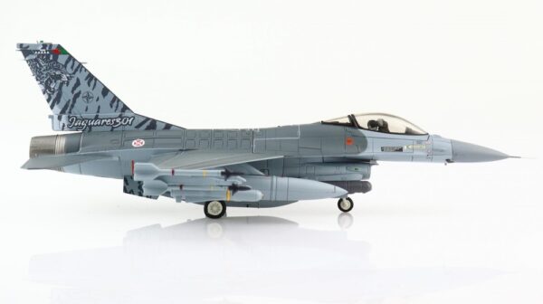 hobbymaster-ha3889-f16am-fighting-falcon-301-sq-jaguares-portuguese-air-force-nato-tiger-meet-2011-x5f-179499_3