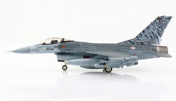 hobbymaster-ha3889-f16am-fighting-falcon-301-sq-jaguares-portuguese-air-force-nato-tiger-meet-2011-x76-179499_4