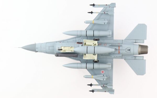 hobbymaster-ha3889-f16am-fighting-falcon-301-sq-jaguares-portuguese-air-force-nato-tiger-meet-2011-xe4-179499_6