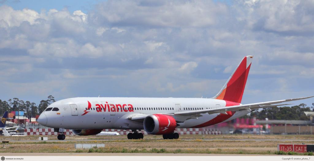 Aterragem de emergência médica de B787 da avianca no Porto