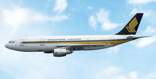 phoenix-models-04700-airbus-a300b4-203-singapore-airlines-9v-stb-xbf-220286_0