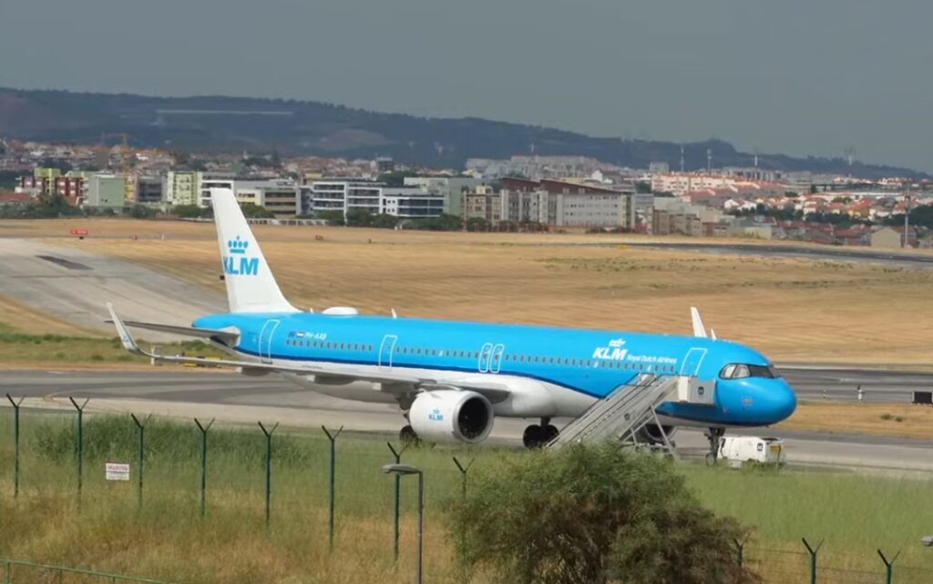 Airbus A321neo da KLM que sofreu um tail strike continua em Lisboa