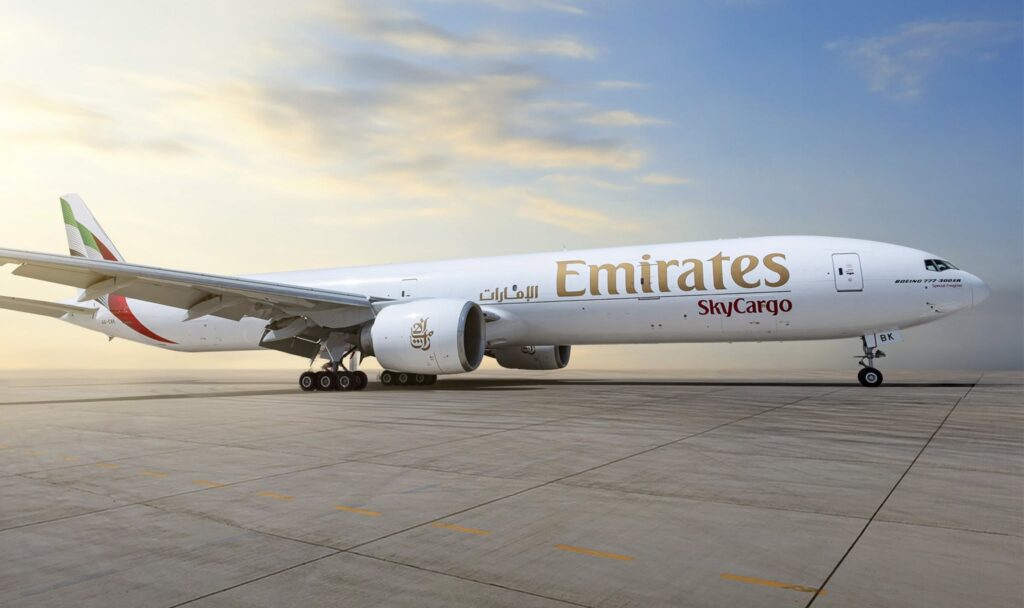 Emirates recebe o seu primeiro Boeing 777-300ERSF convertido para operações de carga